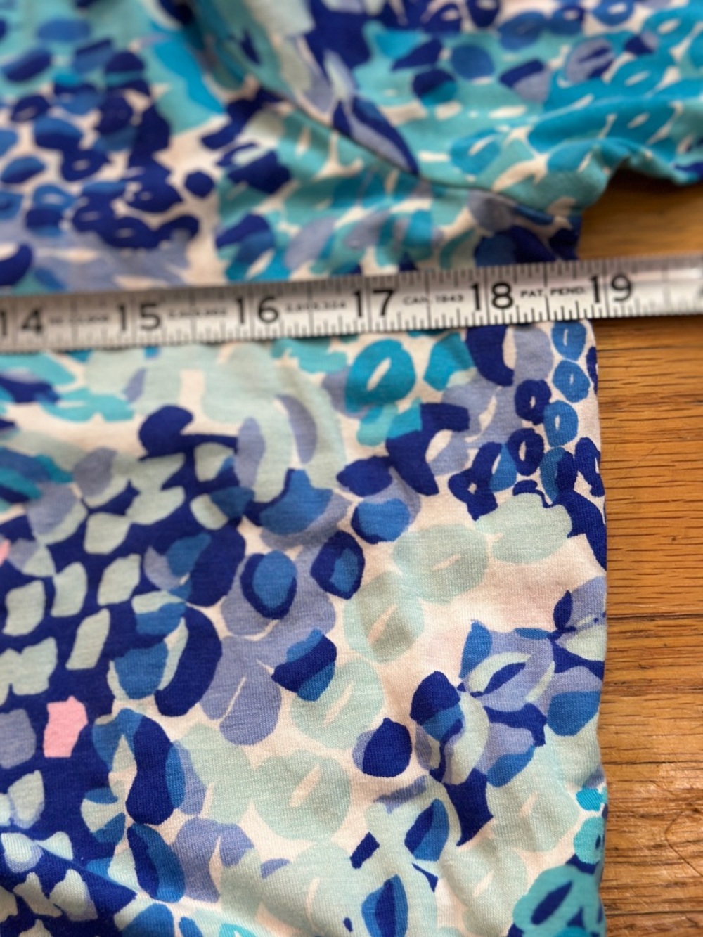 Lilly Pulitzer Medium, Fontaine Bell Sleeve "Wave After Wave" PTP 18.5" like new - Picture 6 of 8